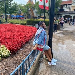 Meet your Posher, Lara